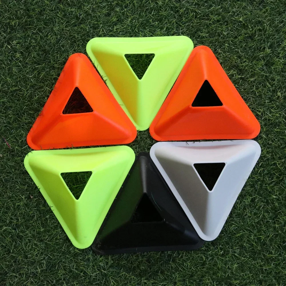 Football Training Cone - กรวยฝึกซ้อมฟุตบอล รูปสามเหลี่ยม สำหรับฝึกซ้อมฟุตบอล ทำเครื่องหมายสนามฝึกซ้อม ฝึกความคล่องตัว อุปกรณ์พกพา